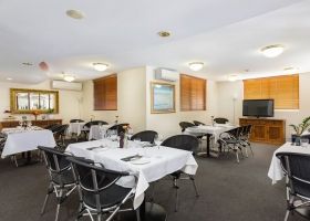 Brisbane Accommodation in Kangaroo Point with Restaurant and Bar near the Gabba