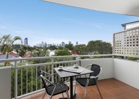 Hotel King Deluxe Room Balcony - The Wellington Apartments Hotel Brisbane