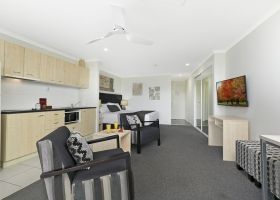 Hotel King Deluxe Room - The Wellington Apartments Hotel Brisbane