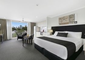 Hotel King Deluxe Room - The Wellington Apartments Hotel Brisbane