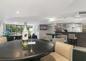 Lounge Bar - The Wellington Apartments Hotel Brisbane